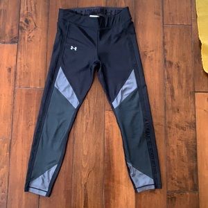 Black and grey under armor legging, size S